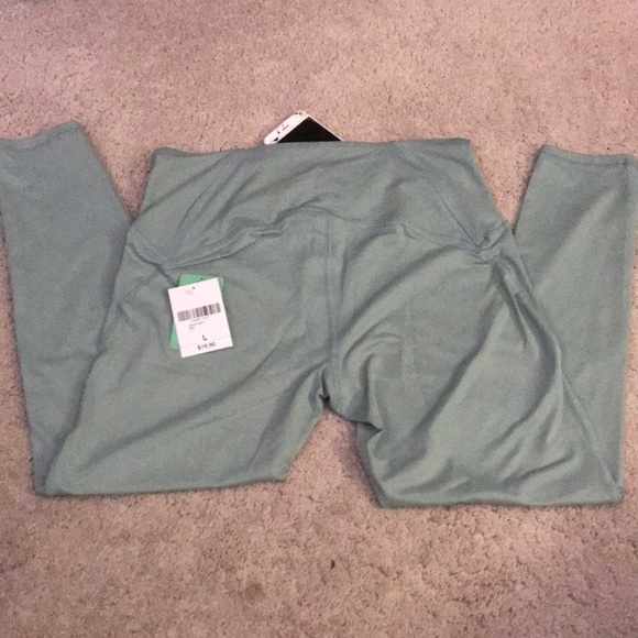 Active Key Pocket Leggings - Picture 3 of 4